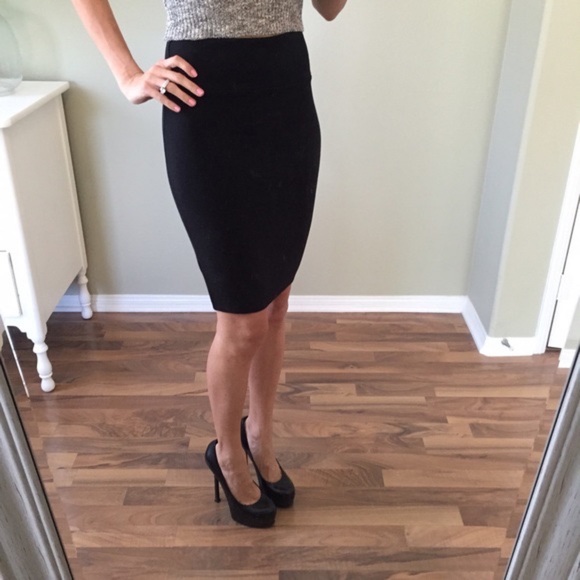 Black Knit Pencil Skirt (L) - Picture 1 of 4